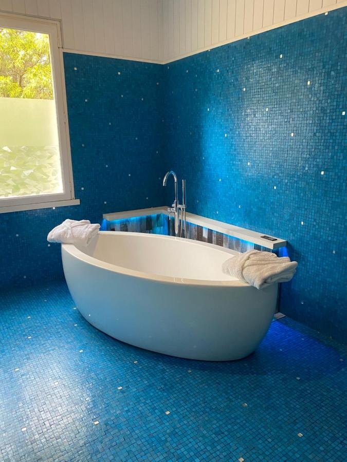 Les Genebruyeres - L'Histoire D'Un Reve Bed & Breakfast Aubigny-sur-Nère Exterior foto