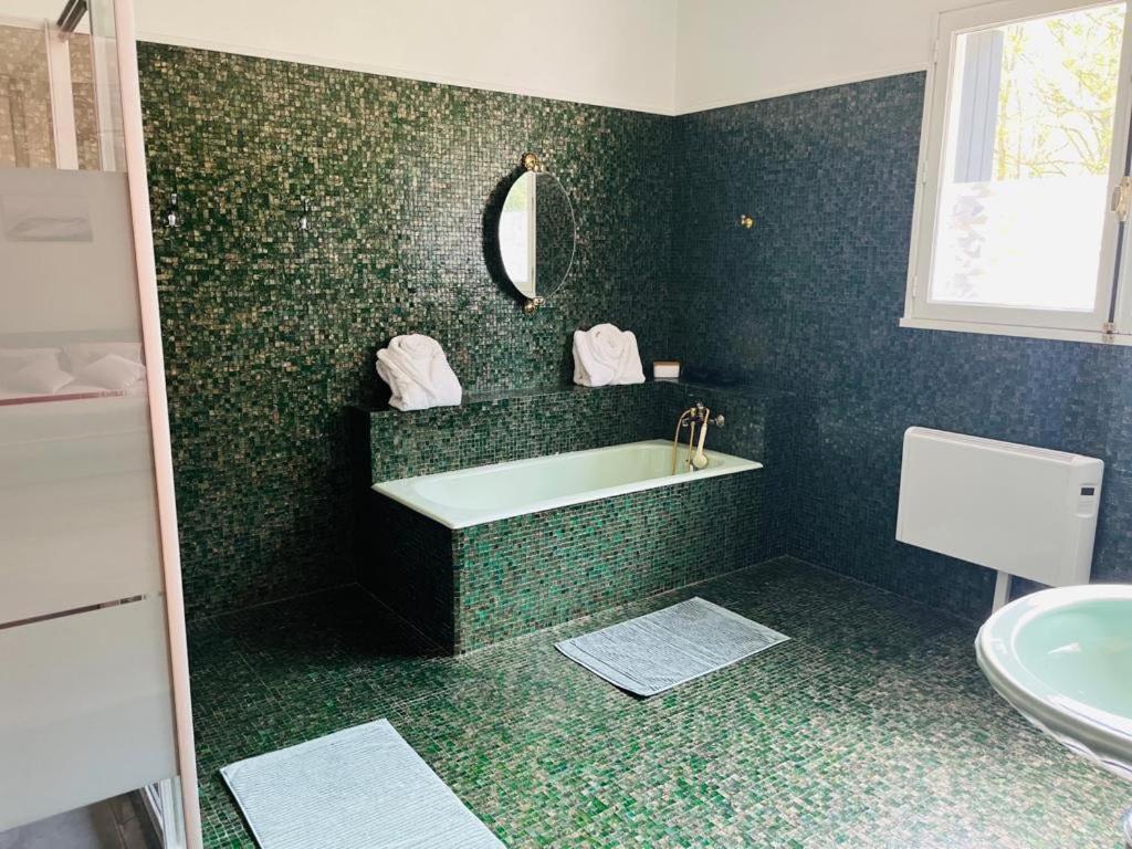 Les Genebruyeres - L'Histoire D'Un Reve Bed & Breakfast Aubigny-sur-Nère Exterior foto